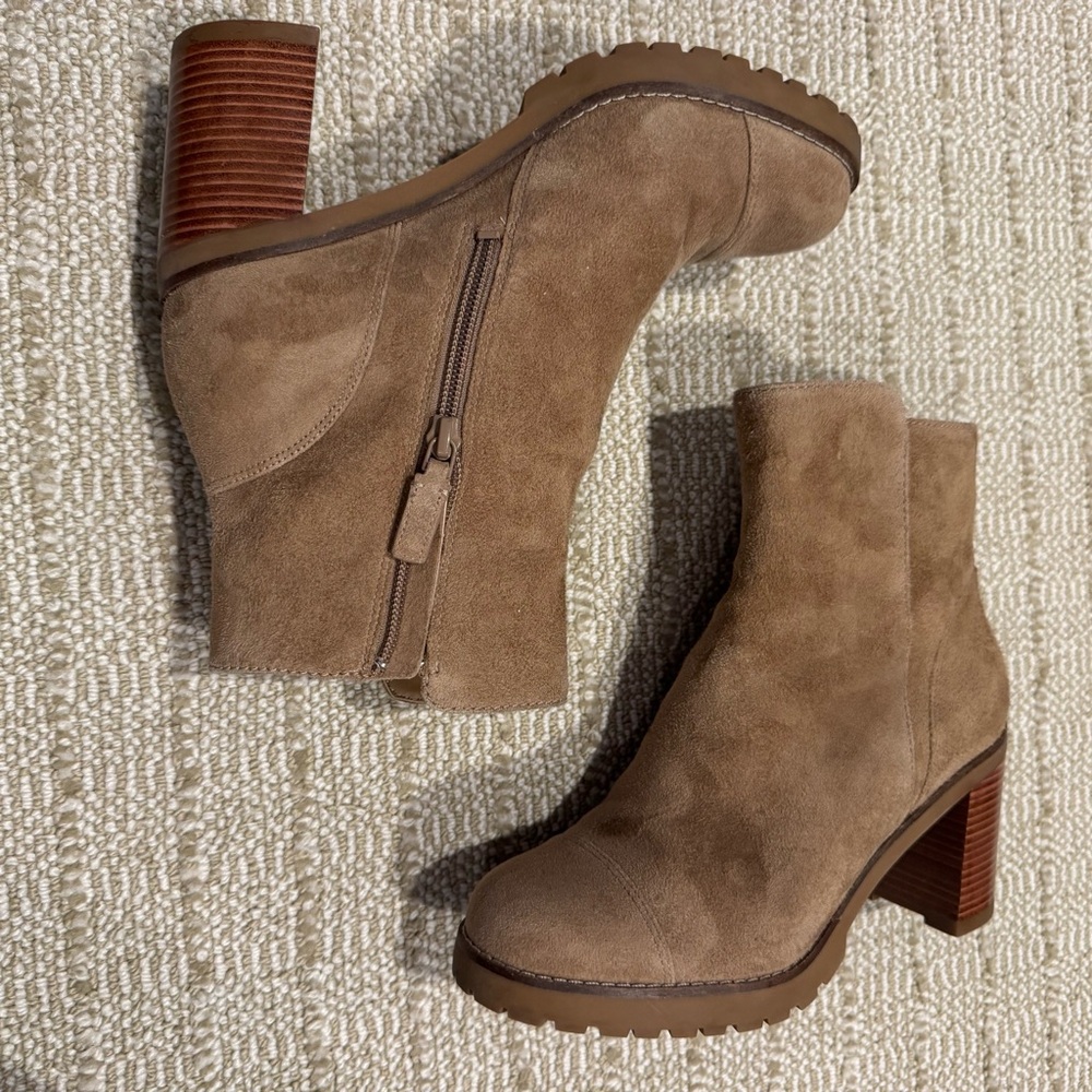 Cole Haan Foster Lug Sole Tan Suede Ankle Bootie | Size 7 - Picture 3 of 7